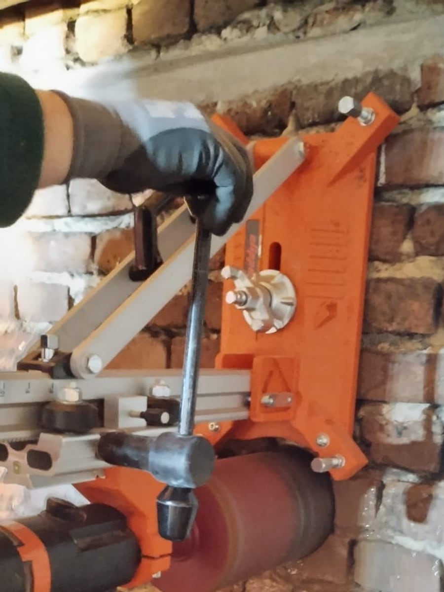 Odwiert techniczny do 160 mm w ścianie